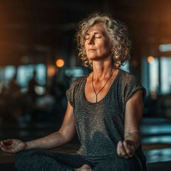 Szenior jóga gyakorlás természetes környezetben